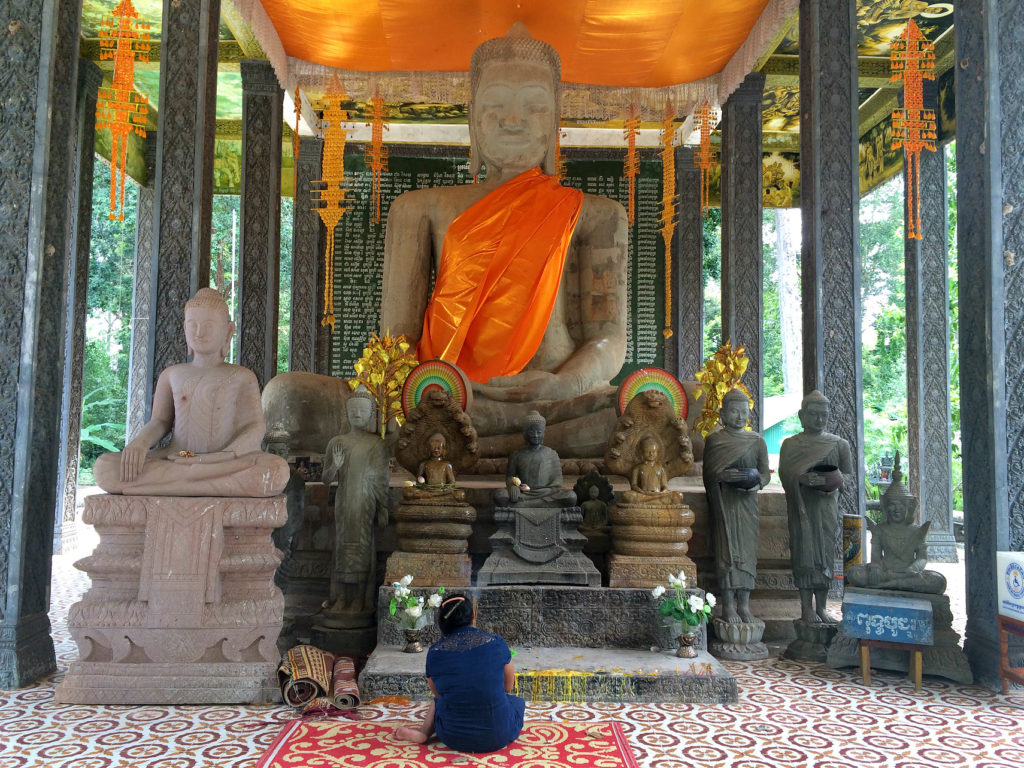 A Thai lady praying to the Buddha
