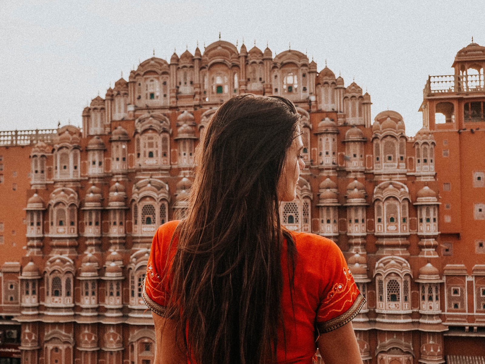 A girl standing in the front of Hawa Mahal in Jaipur
