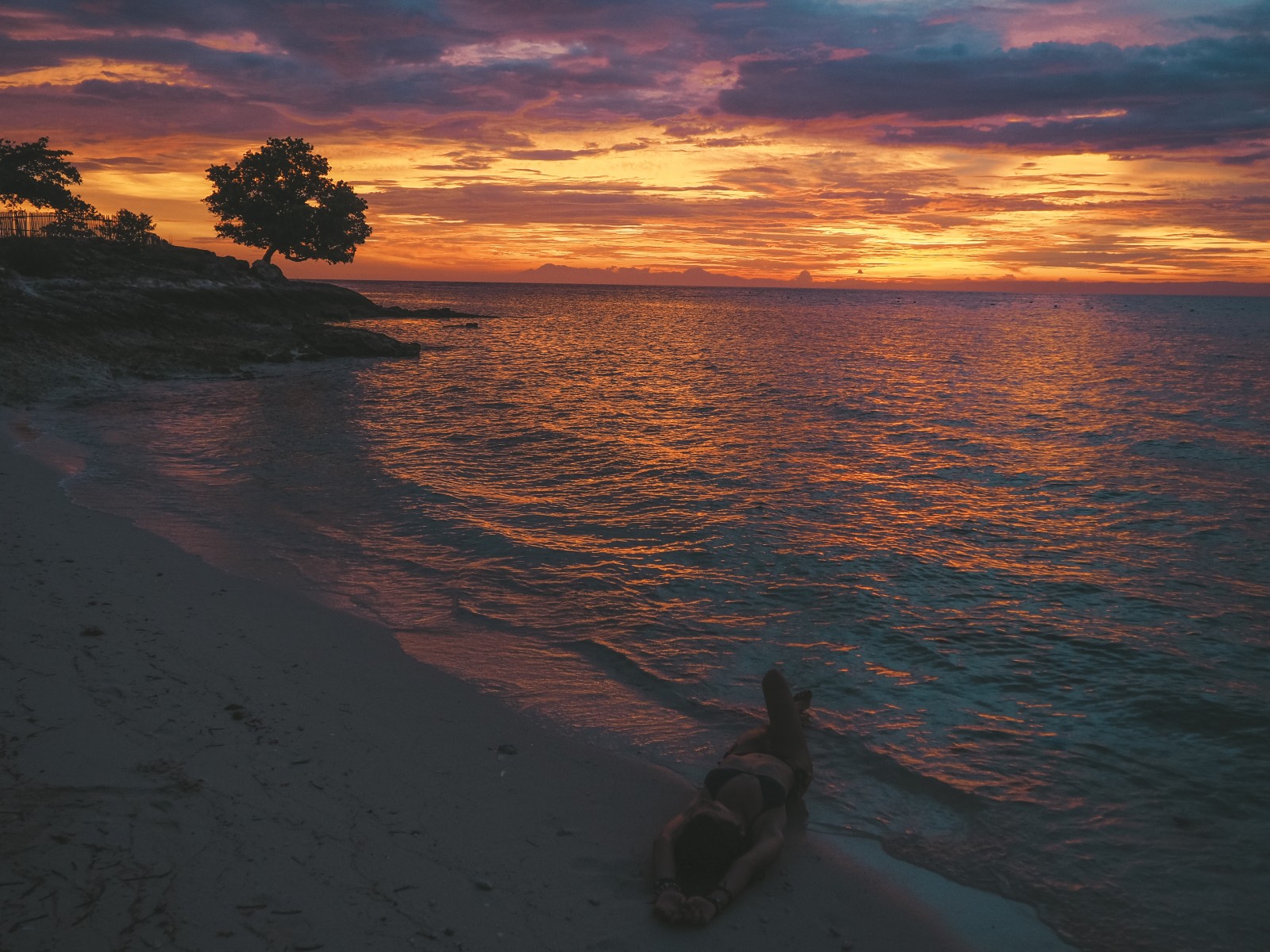 Sunset on Pamilacan island